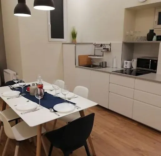 Luxury New-3bdr 3bth Sauna!city Center Lägenhet