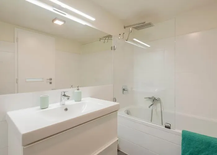 Luxury New-3bdr 3bth Sauna!city Center Lägenhet *