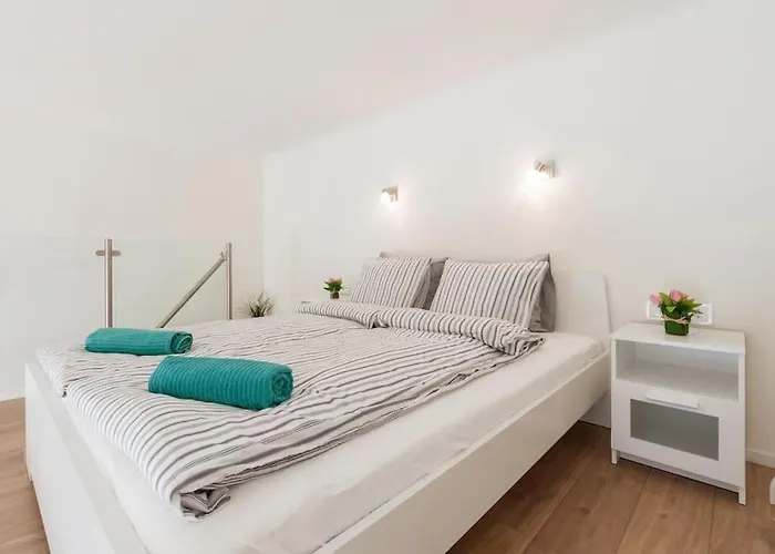 Luxury New-3bdr 3bth Sauna!city Center Lägenhet