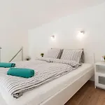 Luxury New-3bdr 3bth Sauna!city Center Lejlighed