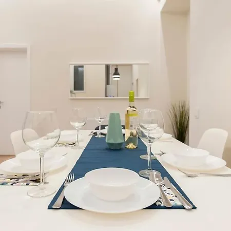 Luxury New-3bdr 3bth Sauna!city Center Apartamento *