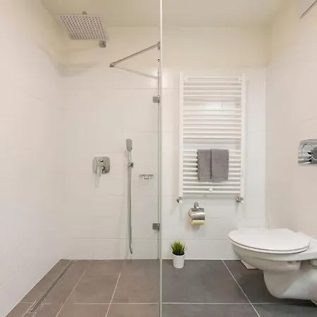 Luxury New-3bdr 3bth Sauna!city Center *