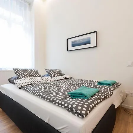Luxury New-3bdr 3bth Sauna!city Center Apartment *