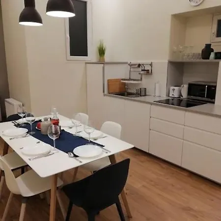 Luxury New-3bdr 3bth Sauna!city Center Apartamento