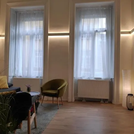 Luxury New-3bdr 3bth Sauna!city Center Apartamento