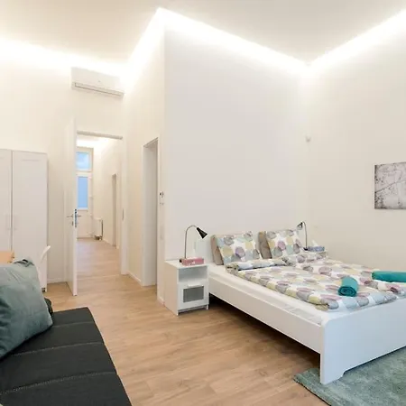 Luxury New-3bdr 3bth Sauna!city Center Appartement