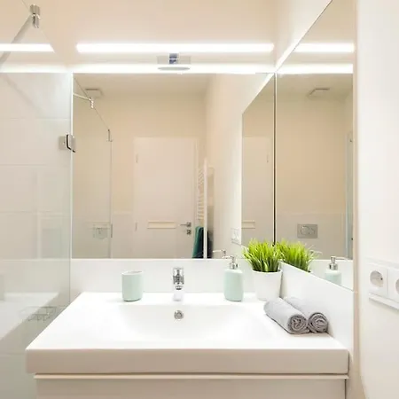 Luxury New-3bdr 3bth Sauna!city Center Appartement
