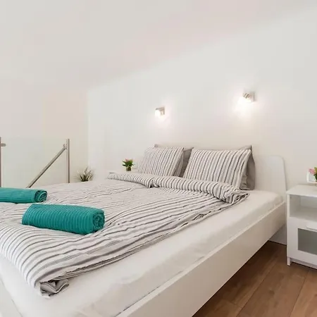 Luxury New-3bdr 3bth Sauna!city Center Appartement